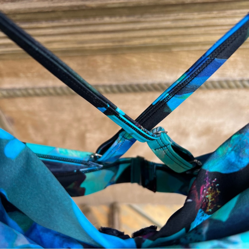 Athleta Blue Mystique Twister bikini top peacock colors underwire support 36 B/C - Picture 3 of 4